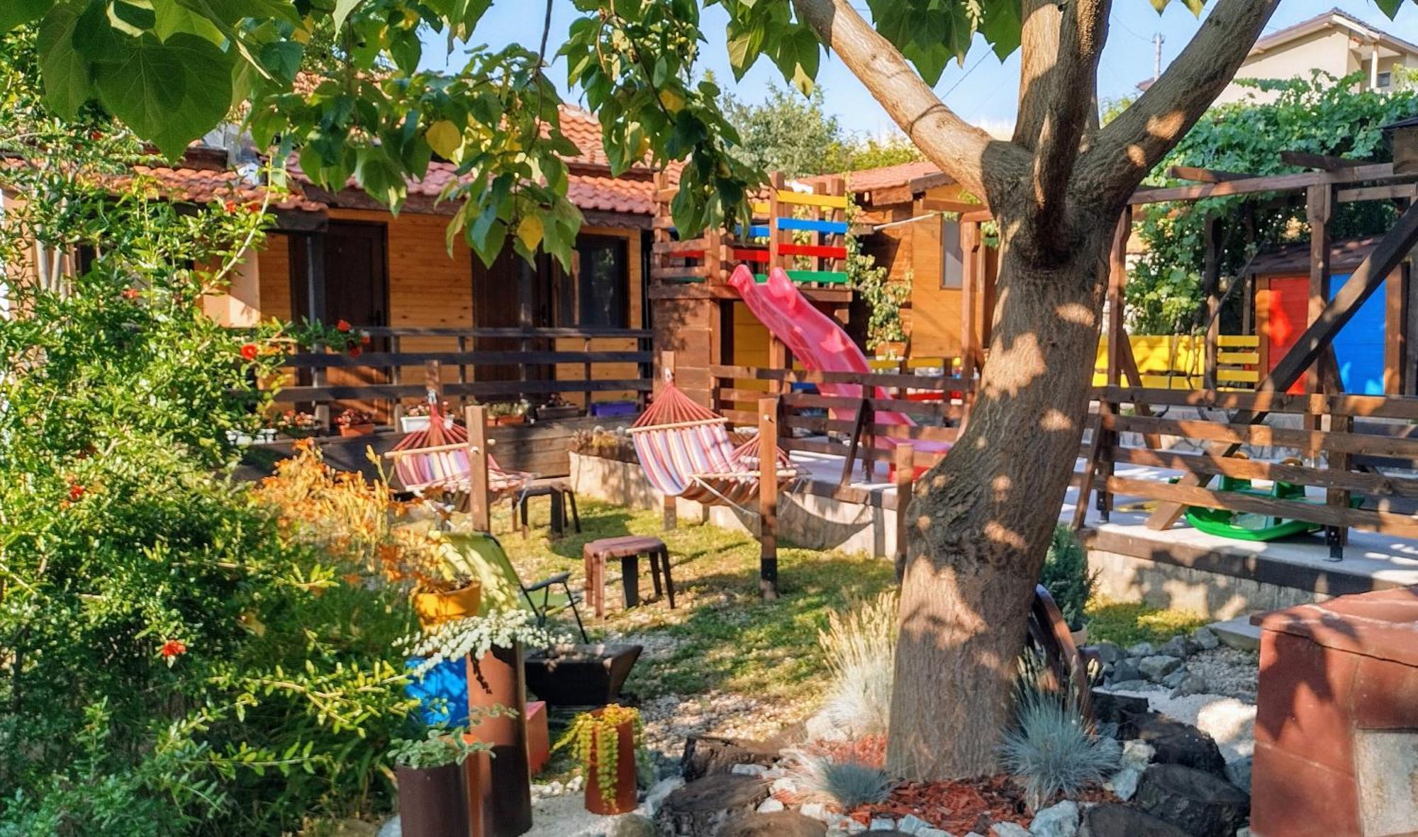 Къща За Гости Вишнева Градина Hotel Brestnik Exterior photo